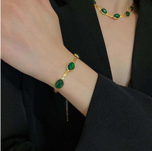 Emerald necklace bracelet